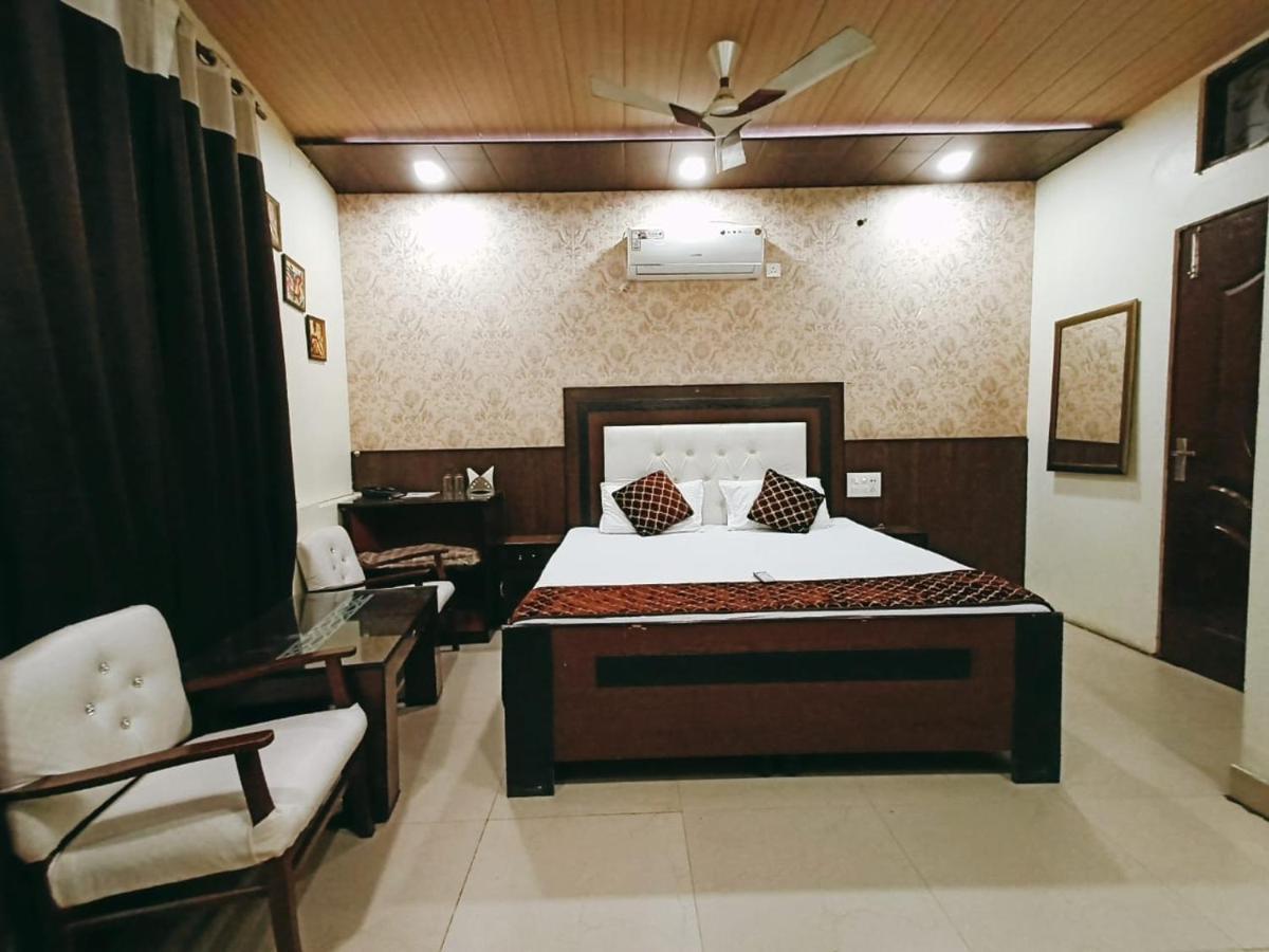 Hotel Mehak Kapurthala Town Exterior foto